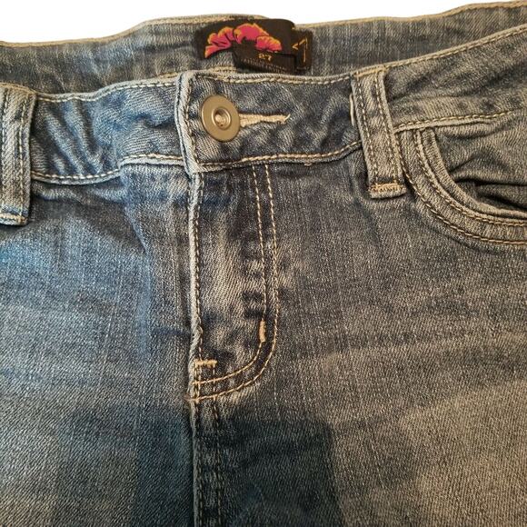 Forever 21 Womens Shorts Size 4 27 Blue Jean Light Wash Denim Cuff Booty Shorty - Picture 4 of 5